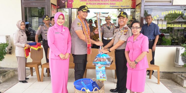 Kapolres AKBP Prasetiyo Adhi Wibowo Sambangi Polsek