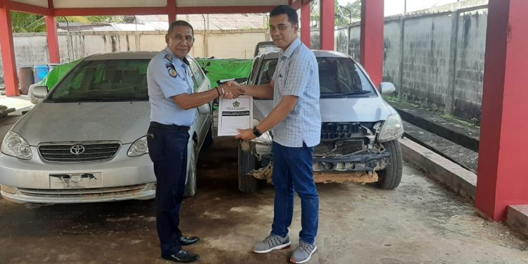 Rupbasan Singkawang Terima Titipan Dua Mobil Barang Bukti Kepabeanan
