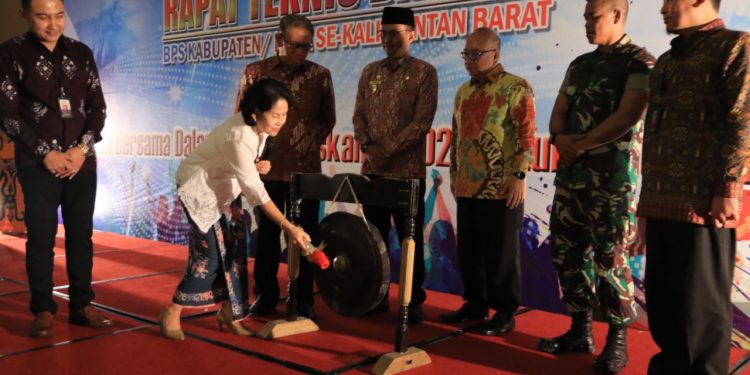 Rapat teknis daerah sensus penduduk 2020 di Aula salah satu hotel di Singkawang, Kamis