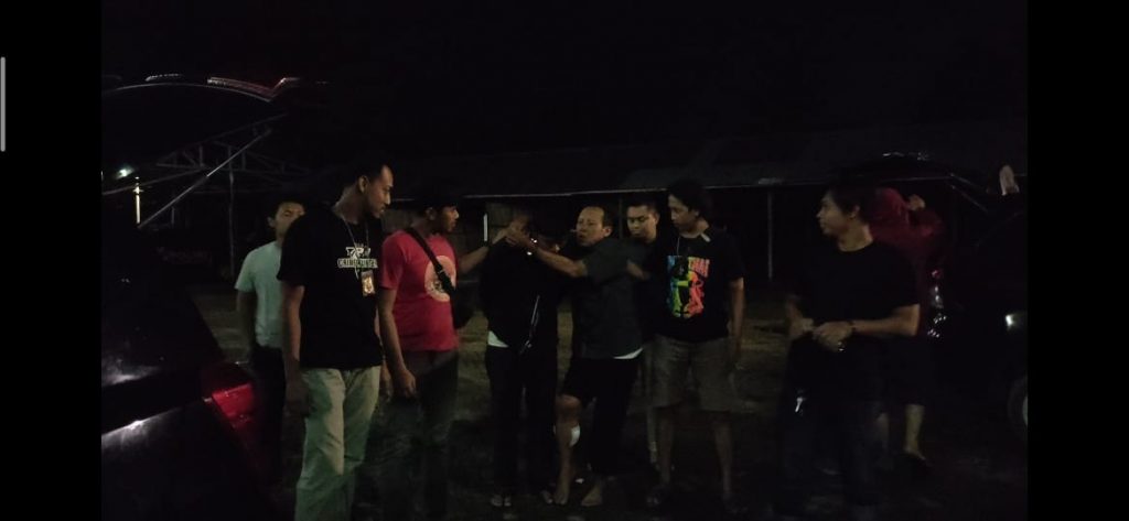 Dua tersangka pelaku pencurian dengan pemberatan digiring di Mapolres Singkawang