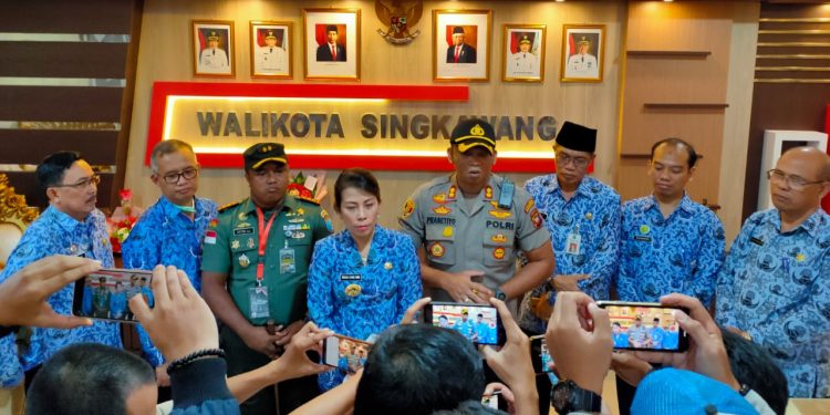Suasana Konfrensi Pers Walikota Singkawang dan Forkopimda