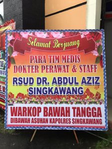 Karangan bunga bentuk dukungan kepada petugas kesehatan