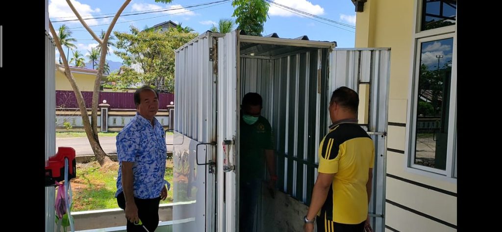 Netizen menghibahkan dua bilik disinfektan