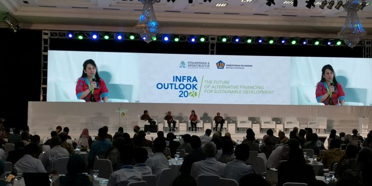 Walikota Singkawang, Tjhai Chui Mie didaulat menjadi salah satu narasumber pada Outlook KPBU 2020