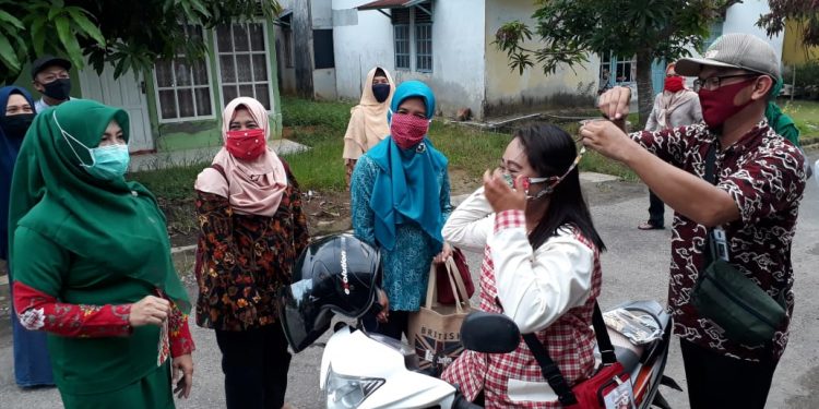 pembagian masker