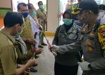 Bagikan Bunga dan Sumbangkan Alkes