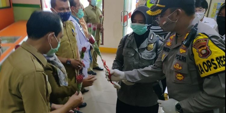 Bagikan Bunga dan Sumbangkan Alkes