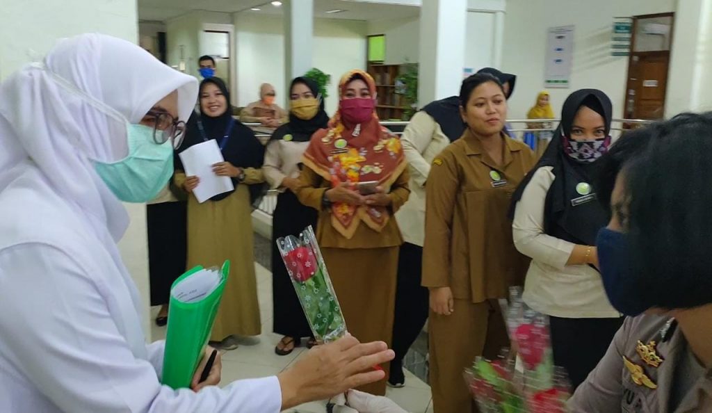 Bagikan Bunga dan Sumbangkan Alkes