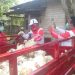 Relawan Singkawang Peduli Covid-19 bagikan 12 ribu ekor ayam