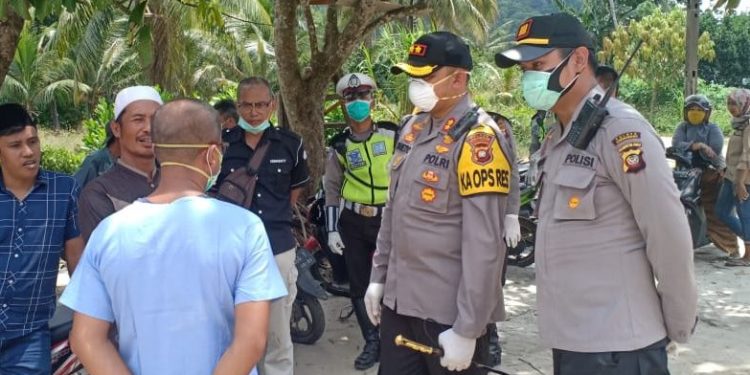 Kapolres Singkawang dan anggota iringi prosesi pemakaman pasien PDP RSUD Abdul Aziz