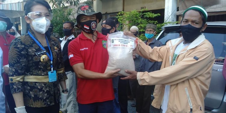 600 Pedagang Terima Bantuan Beras