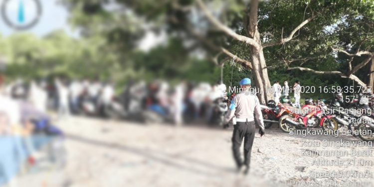 Polisi Bubarkan Pelajar Rayakan Kelulusan