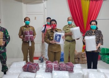 Wali Kota Singkawang bersama Kadiskes dan para direktur RS di Singkawang