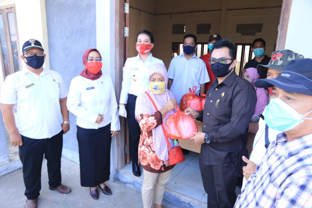 Wali Kotab dan Ketua Komisi 2 DPRD Singkawang Pantau Pasar Murah