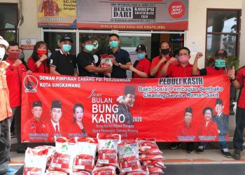 Penyerahan Bantuan Untuk Petugas Cleaning Servis di Rumah Sakit