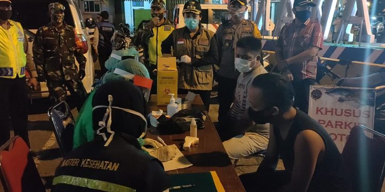 Wali Kota Singkawang Tjhai Chui Mie pantau pelaksanaan rapidtes massal