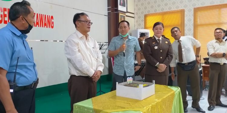 Kasatreskrim Polres Singkawang Berikan Sambutan Hari Adhyaksa di Kejaksaan Negeri Singkawang