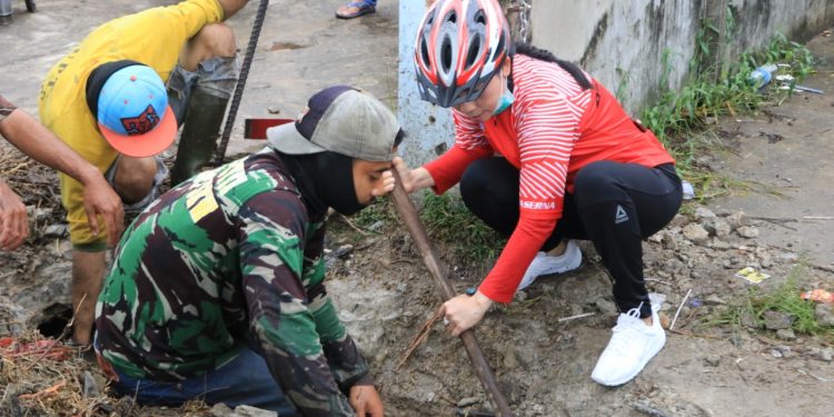 Wali Kota Singkawang Cek Drainase