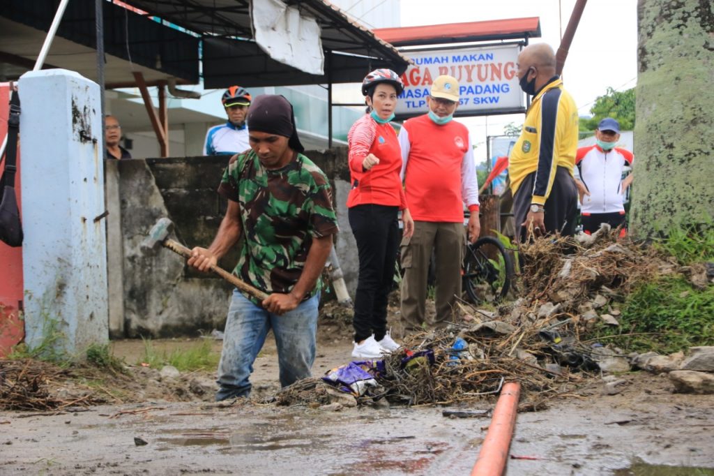 Wali Kota Singkawang Cek Drainase