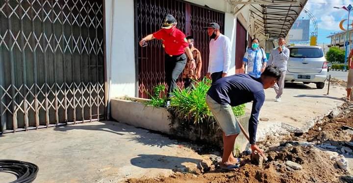 Walikota Tinjau Pemasangan Pipa Tersier
