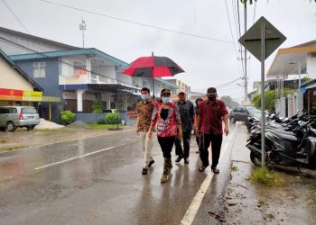 Walikota Tjhai Chui Mie Cek Genangan Air akibat drainase tersumbat