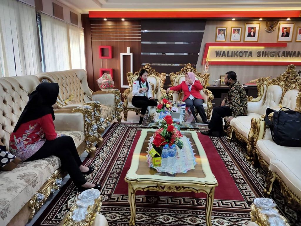 Wakil Ketua KPK Lili Pintauli Siregar dan Walikota Singkawang