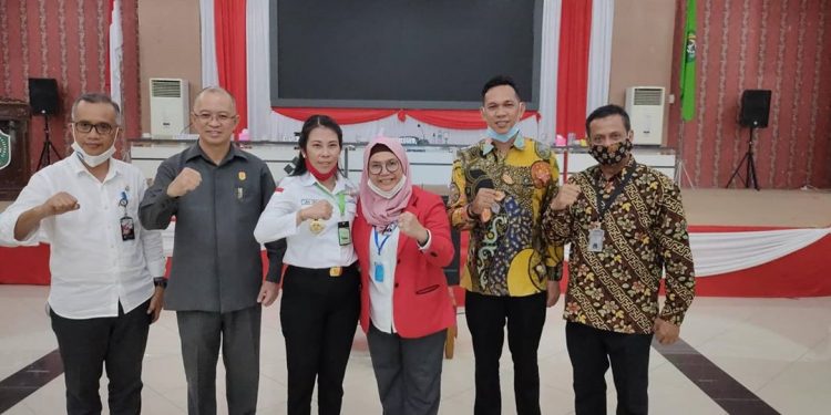 Wakil Ketua KPK Lili Pintauli Siregar dan Walikota Singkawang