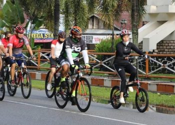 Brigjen TNI Ronny dan Tjhai Chui Mie Saat Funbike