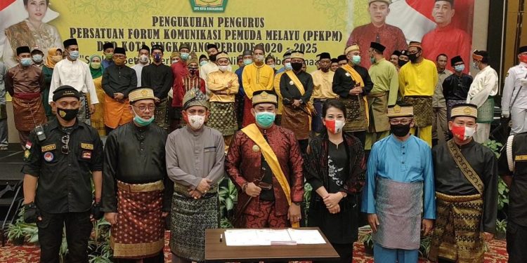 Foto Bersama Ketua dan Kepengurusan DPD PFKPM SIngkawang bersama Walikota Singkawang dan DPP PFKPM