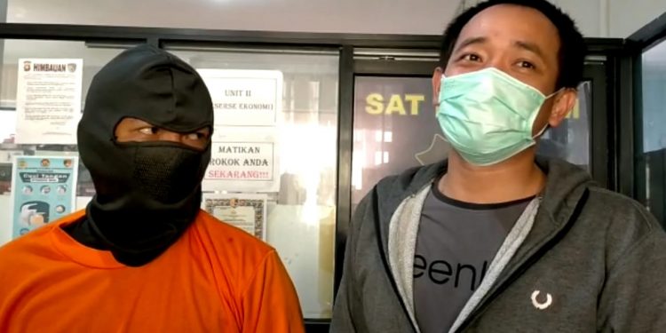 tersangka jambret dan kasatreskrim polres singkawang akp tri prasetiyo