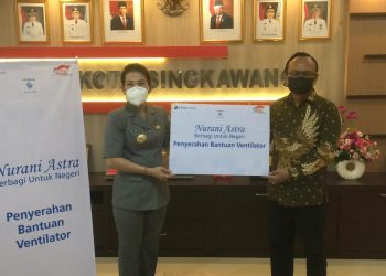 Astra Serahkan Satu Unit Ventilator ke Walikota Singkawang