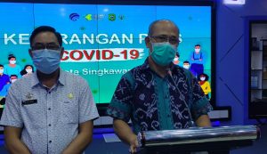 Humas Gugus Tugas Covid-19 Singkawang Kadiskes dr Barita dan Kadiskominfo Ahyadi