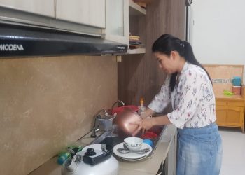 Wali Kota Singkawang Isi Kesibukan Selama Jalani Isolasi Mandiri Bersama Keluarga