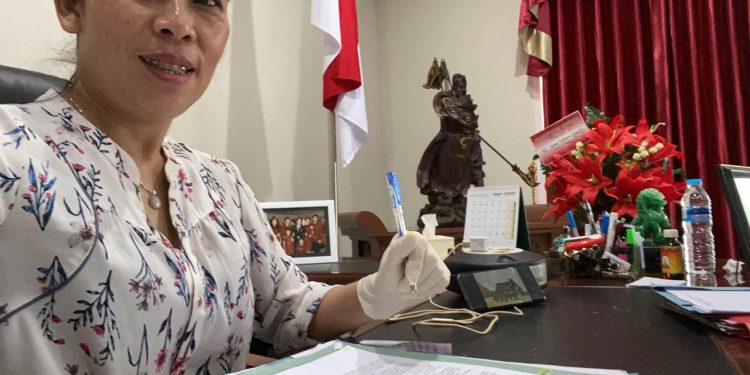 Rutinitas Wali Kota Singkawang Tjhai Chui Mie Tetap Bekerja Meski Jalani Isolasi Mandiri