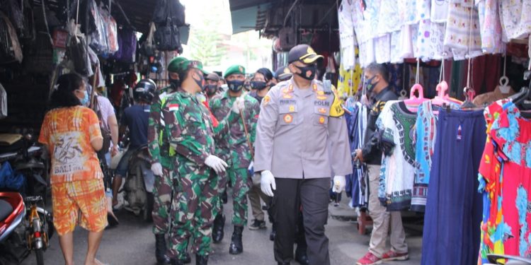 bagi-bagi masker dan sosialisasi penerapan perwako nomor 49 tahun 2020