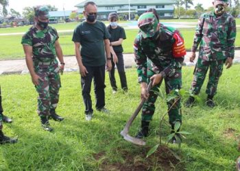 FIF Singkawang dan Kodim 1202 Tanam 265 Pohon