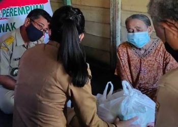 Wali Kota Serahkan Bantuan Ringankan Beban Lansia dan Penyandang Disabilitas