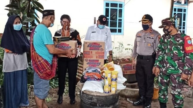 Serahkan bantuan untuk kurangi beban korban kebakaran