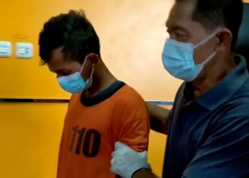 AP Digiring Petugas Kepolisian