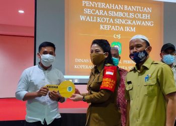 Serahkan Bantuan