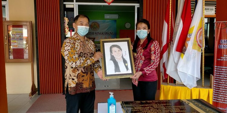 Walikota Singkawang, Tjhai Chui Mie mendapatkan kejutan