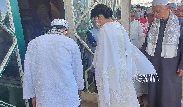 Masjid Agung Direnovasi, Walikota Tjhai Chui Mie Hantar Jemaah Ke Tempat Ibadah Sementara