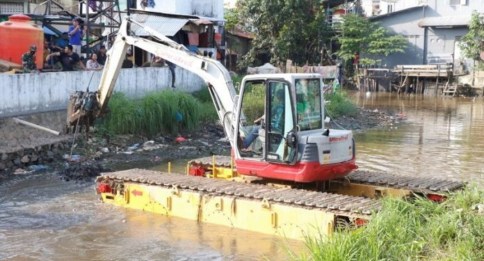 di sungai dan darat jaya