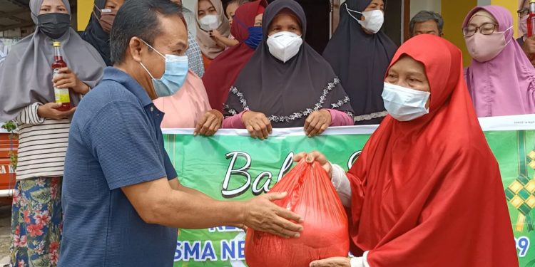 Alumni Smuntie Gelar Bakti Sosial