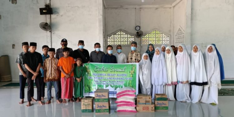 Alumni Smuntie Gelar Bakti Sosial