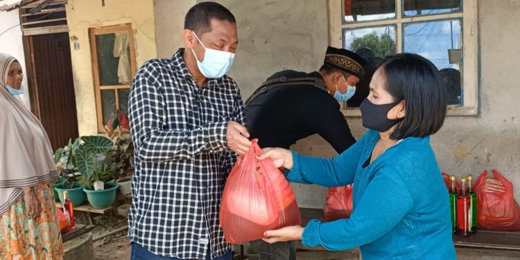 Alumni Smuntie Gelar Bakti Sosial