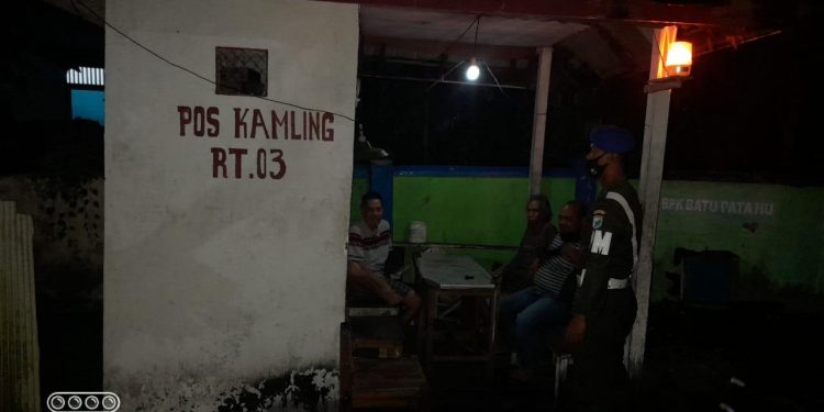 Subdenpom XII/2-4 Kapuas laksanakan komsos malam hari
