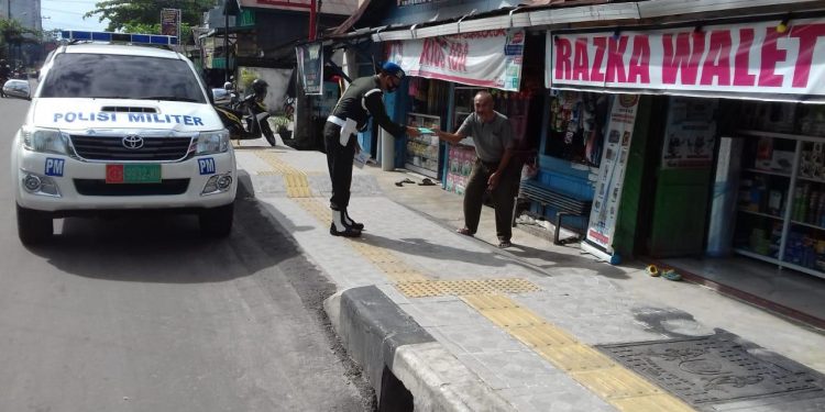 Subdenpom XII/2-1 Sampit turun ke jalan bagi masker