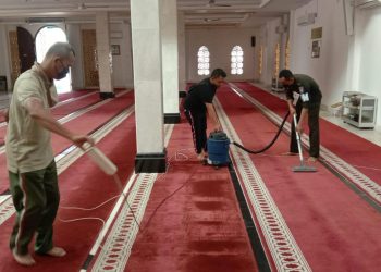 Bersihkan masjid raya