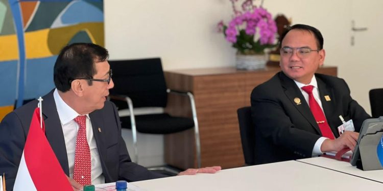 Pertemuan Bilateral dengan Dirjen WIPO, Menkumham Yasonna Laoly Serahkan Instrumen Aksesi Traktat Budapest